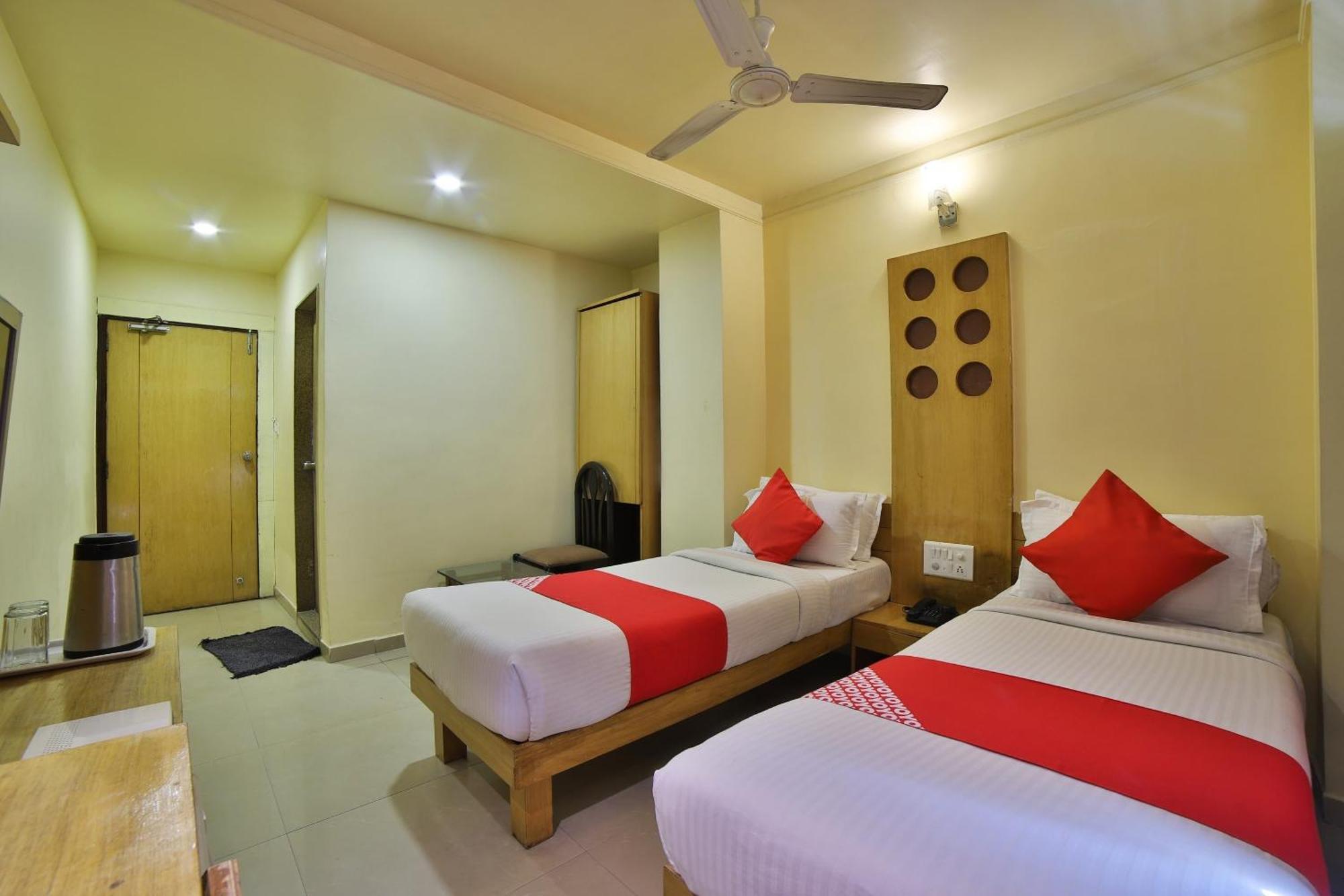 Capital O Kalash Residency Ahmedabad Exterior photo