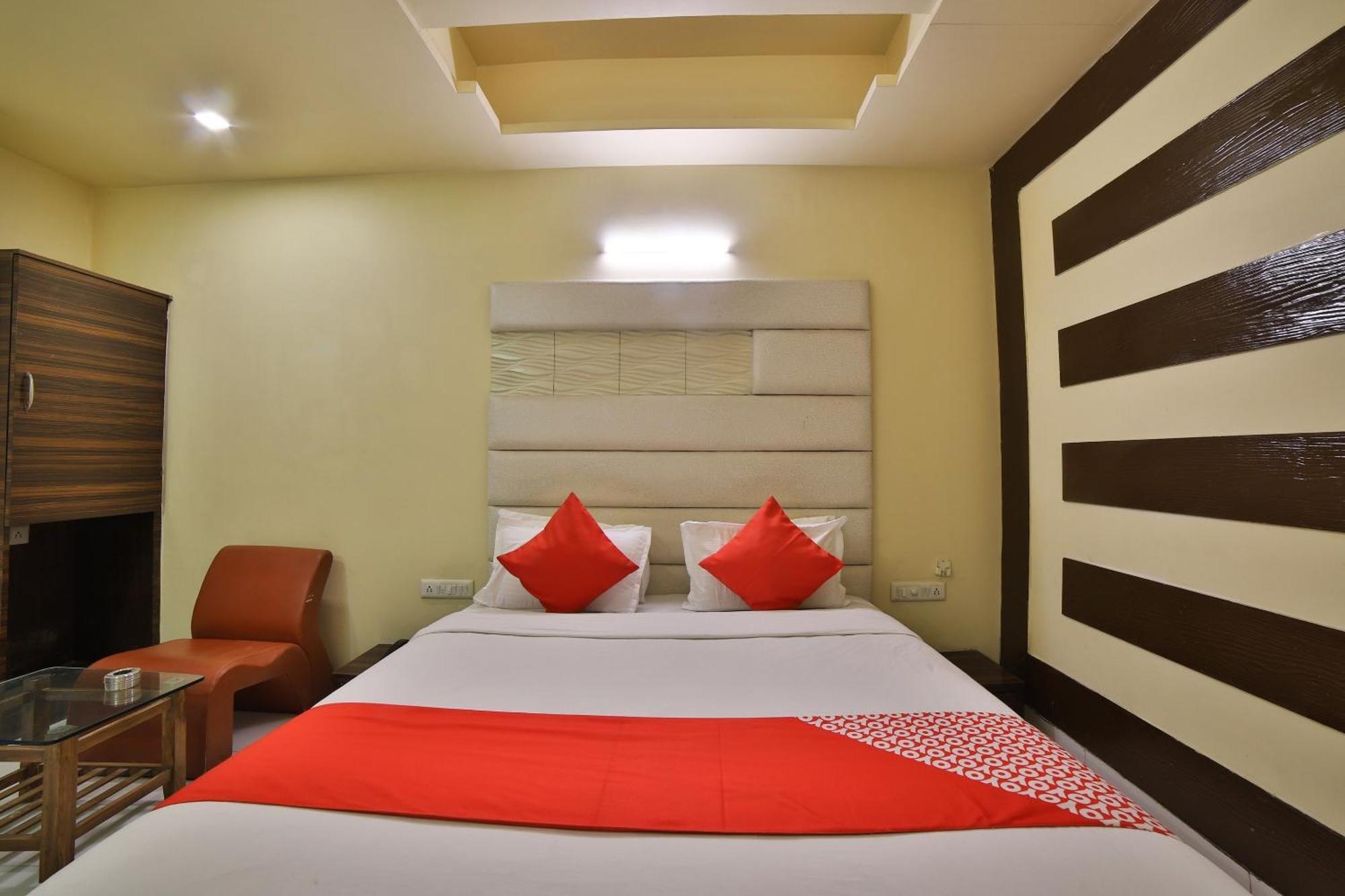 Capital O Kalash Residency Ahmedabad Exterior photo