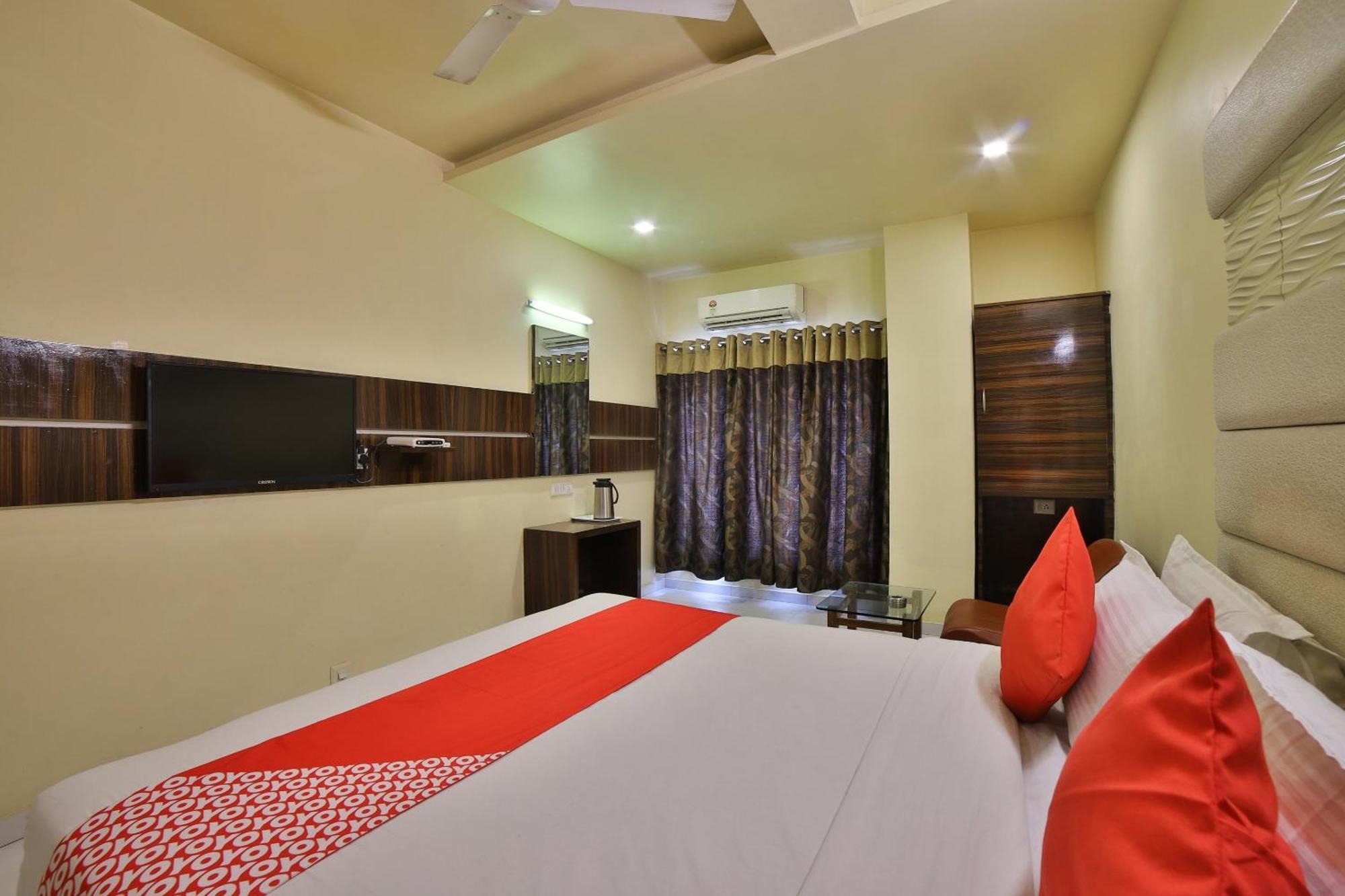 Capital O Kalash Residency Ahmedabad Exterior photo