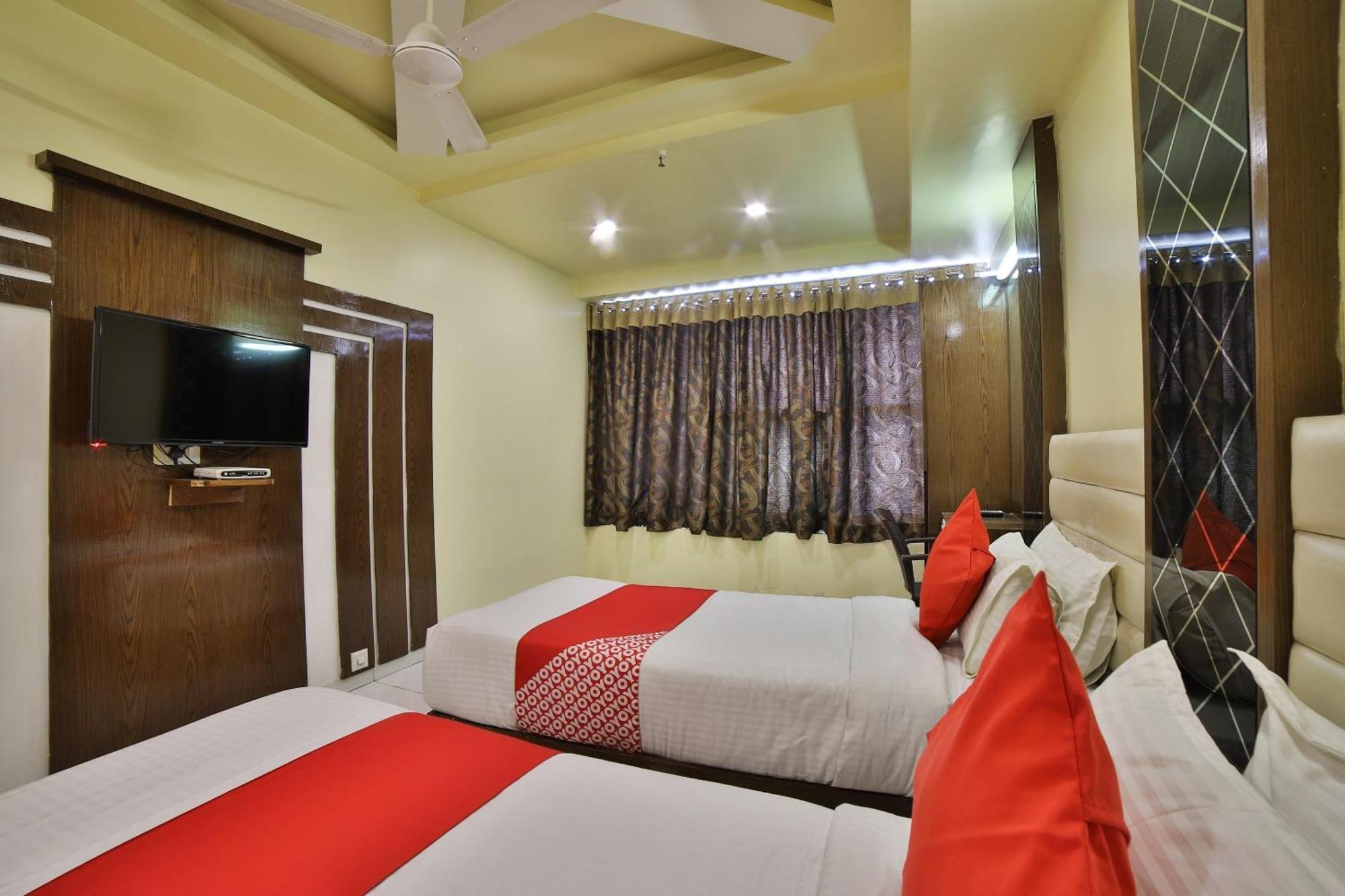 Capital O Kalash Residency Ahmedabad Exterior photo