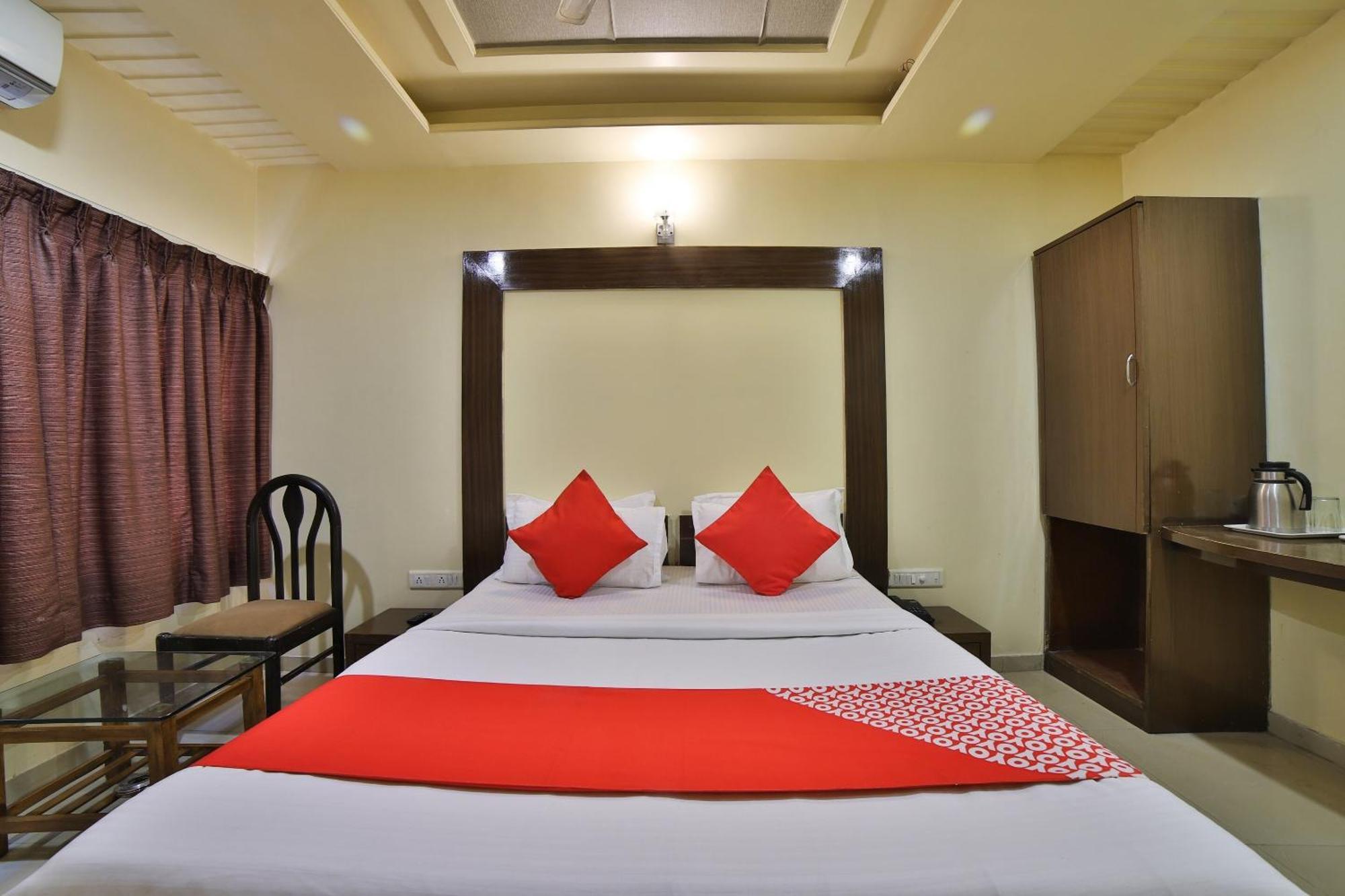Capital O Kalash Residency Ahmedabad Exterior photo