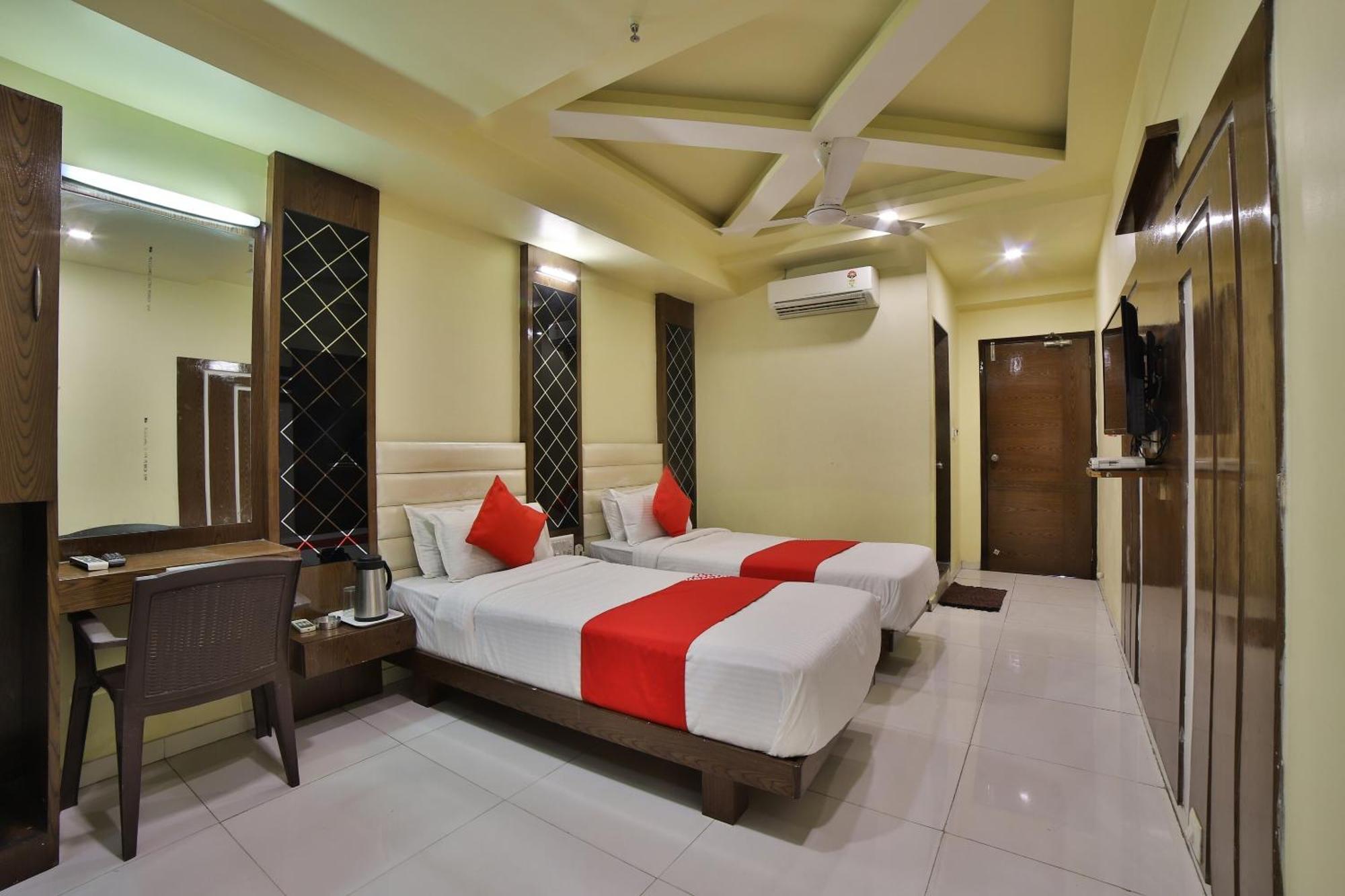 Capital O Kalash Residency Ahmedabad Exterior photo