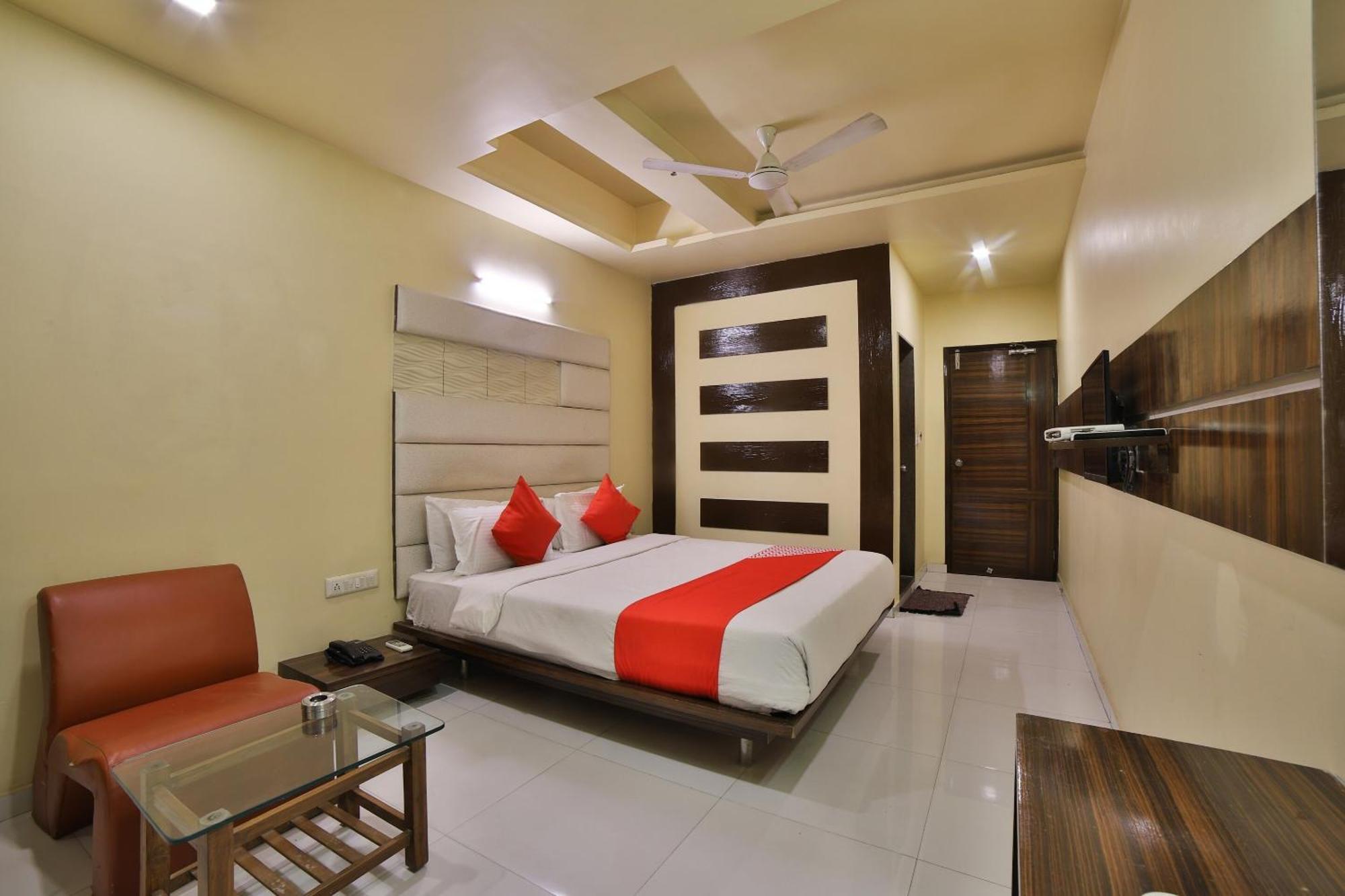 Capital O Kalash Residency Ahmedabad Exterior photo